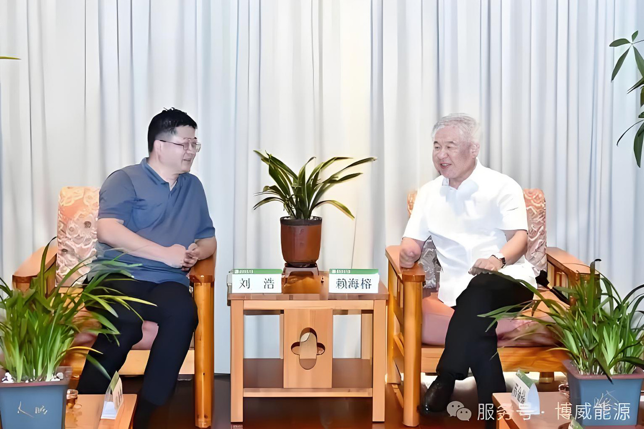 博威能源董事長劉浩一行回母校參加2025年畢業(yè)典禮暨學(xué)位授予儀式